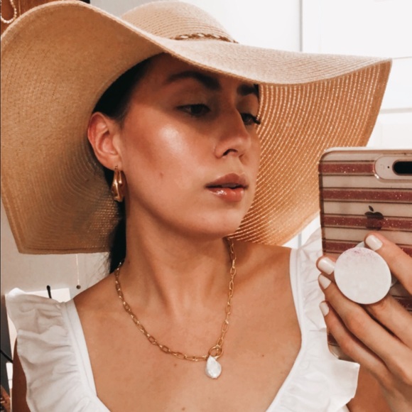 Meet your Posher, Pilar - Picture 1 of 1